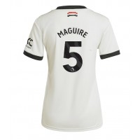 Camisa de Futebol Manchester United Harry Maguire #5 Equipamento Alternativo Mulheres 2024-25 Manga Curta